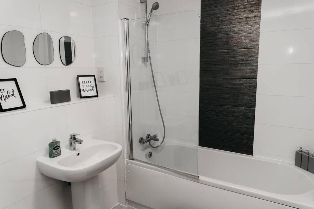 Stunning Modern Heart Of The City Apartment Sheffield Extérieur photo